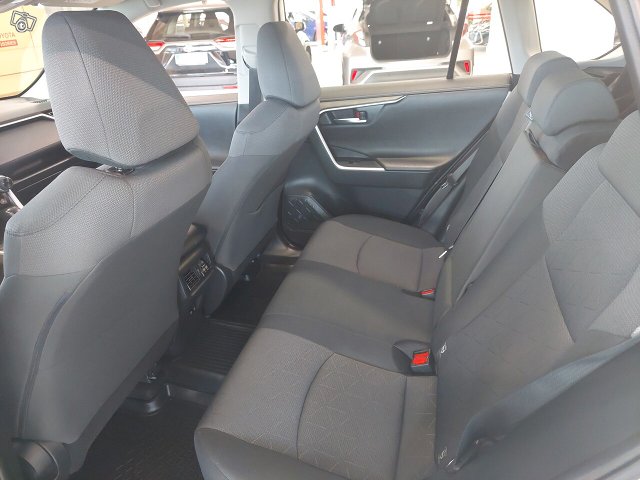 TOYOTA RAV4 9