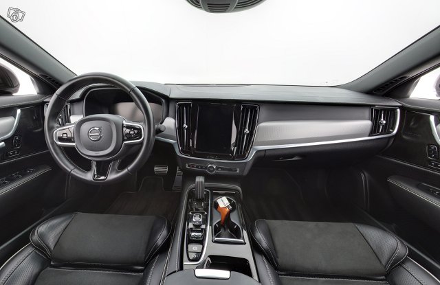 VOLVO S90 8