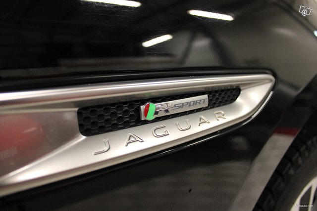 Jaguar F-Pace 22