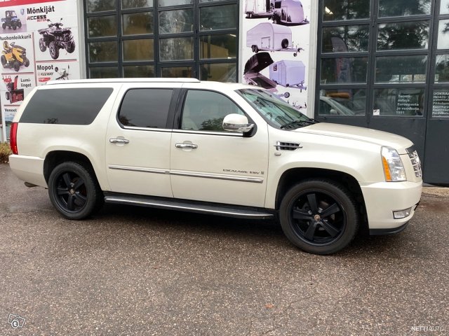 Cadillac Escalade 1