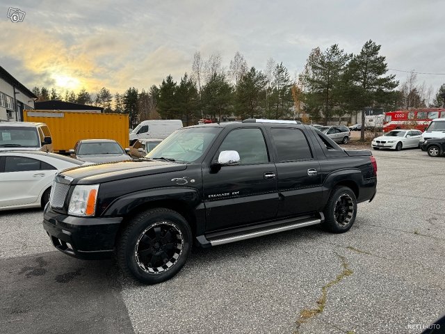 Cadillac Escalade 2