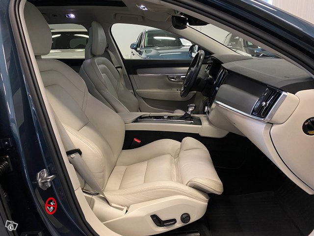Volvo V90 11