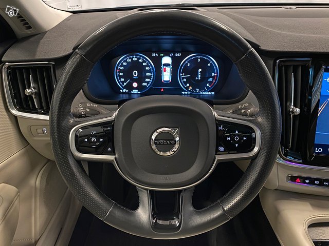 Volvo V90 19