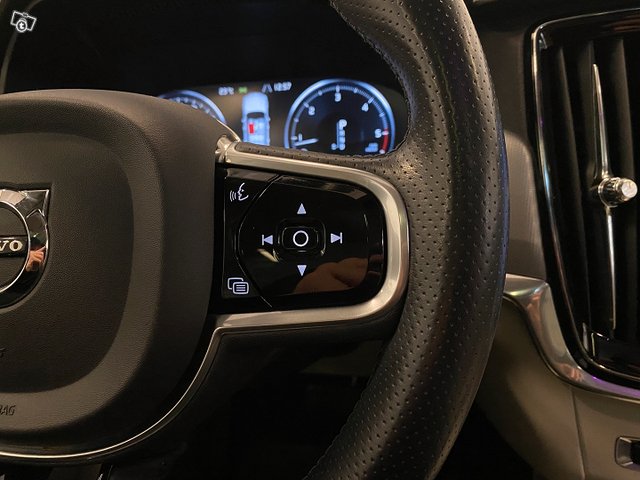 Volvo V90 21