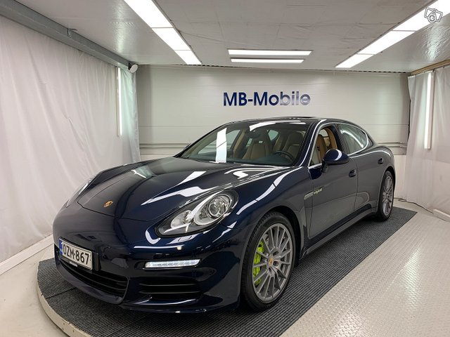 PORSCHE PANAMERA