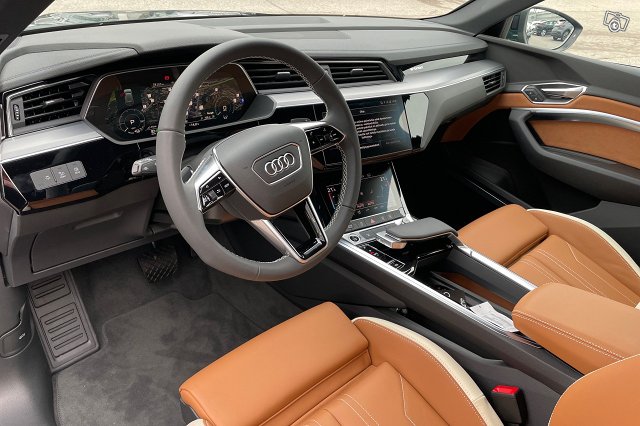Audi Q8 E-tron 6