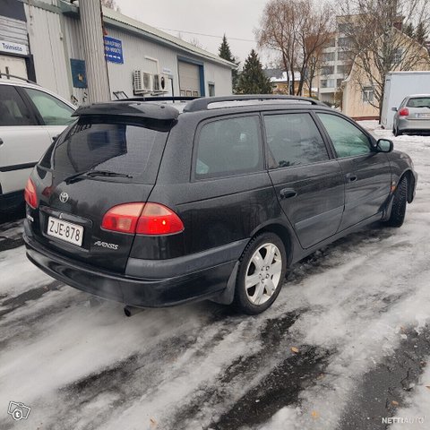 Toyota Avensis 16