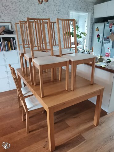 Bjursta pöytä ja Börje tuolit, keinonahkaverhoilu