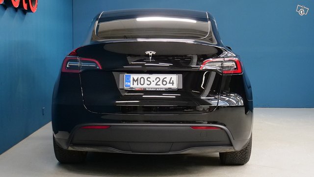 Tesla MODEL Y 4