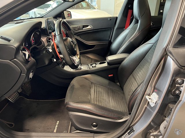 Mercedes-Benz CLA 45 AMG 8