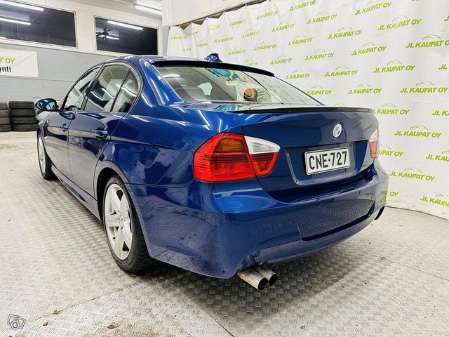 BMW 330 3