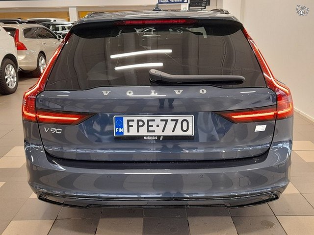 VOLVO V90 4