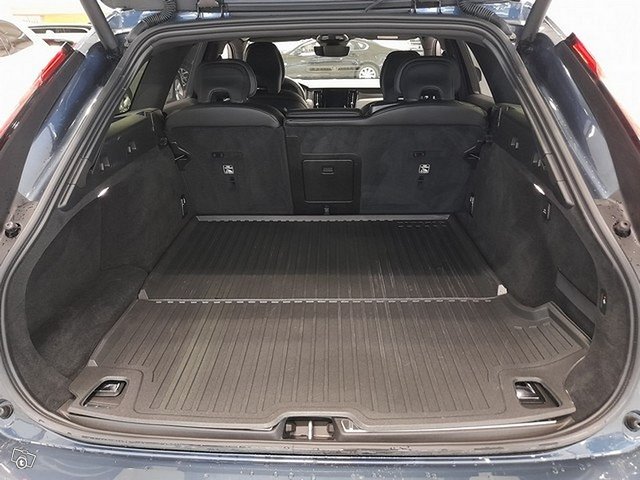 VOLVO V90 9