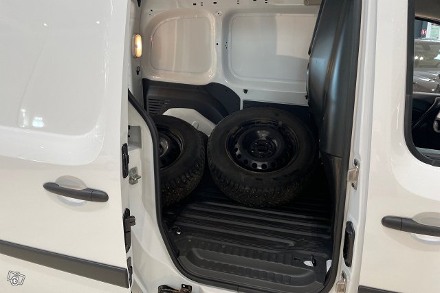 Nissan NV250 9