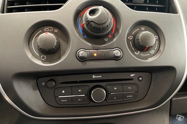 Nissan NV250 13