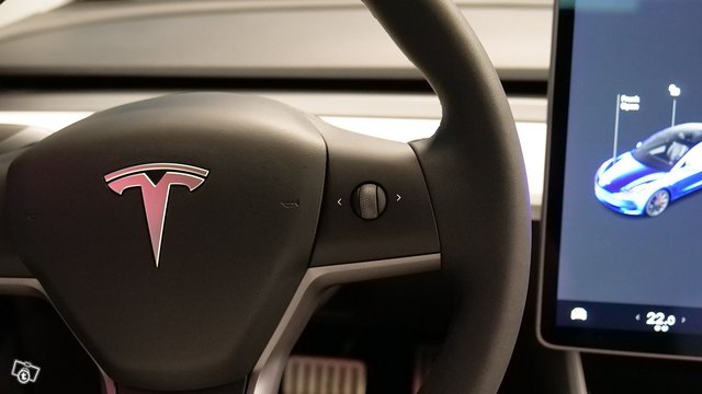 Tesla MODEL 3 8