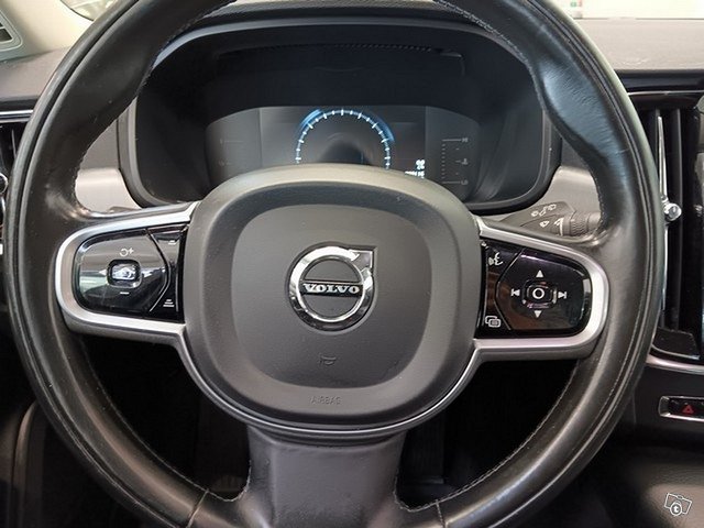 VOLVO V90 9