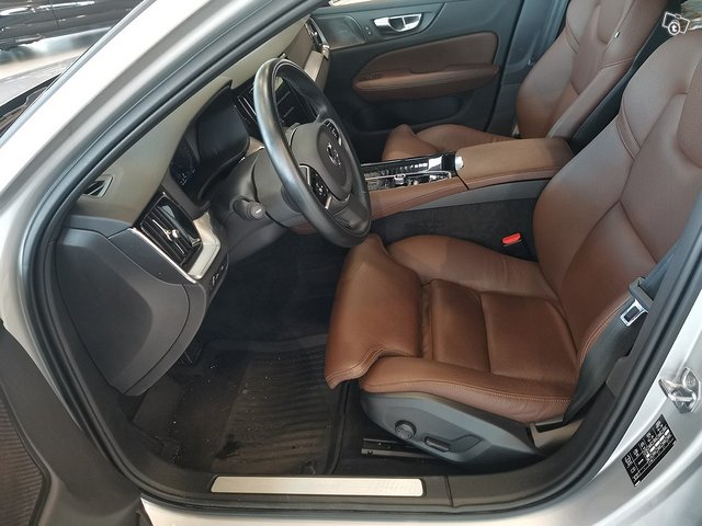 VOLVO V60 10