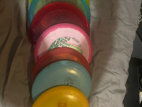 Muutama frisbeegolfkiekko ja bägi, Frisbeegolf, Urheilu ja ulkoilu, Rauma, Tori.fi Muutama frisbeegolfkiekko ja bägi, Frisbeegolf, Urheilu ja ulkoilu, Rauma, Tori.fi