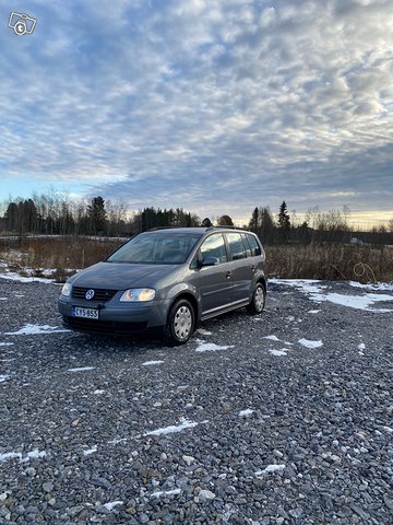 Volkswagen Touran 1