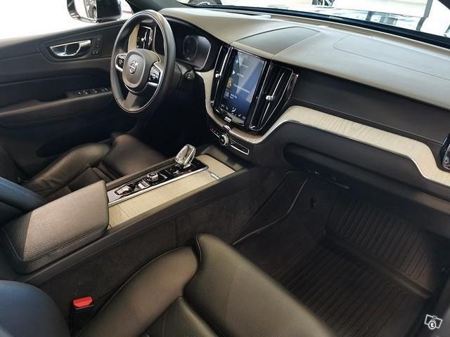 VOLVO XC60 9