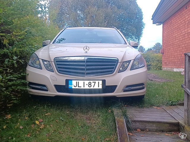 Mercedes-Benz E 200 1