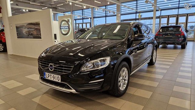 VOLVO V60 Cross Country