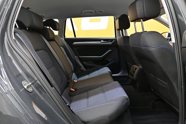 Volkswagen Passat 9