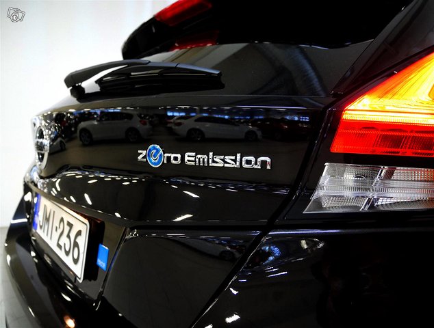 NISSAN LEAF 6