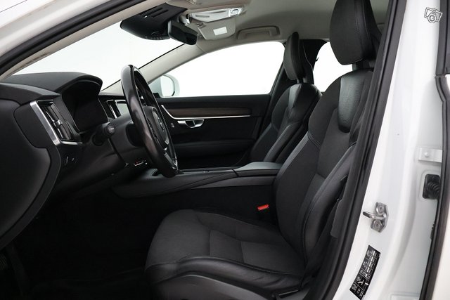 Volvo V90 Cross Country 12