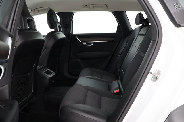 Volvo V90 Cross Country 13