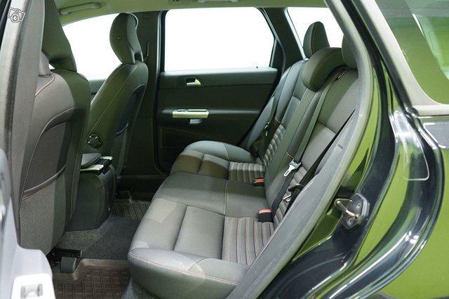 Volvo V50 13