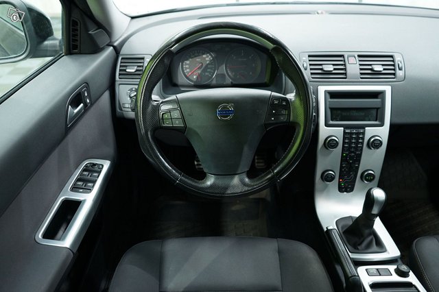 Volvo V50 17