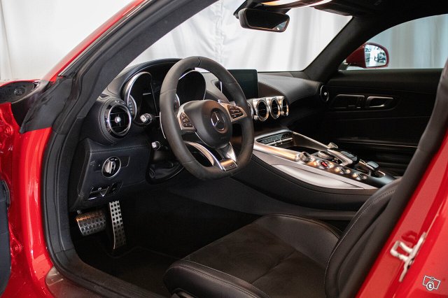 Mercedes-Benz AMG GT S 11
