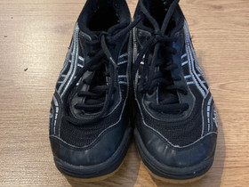 Sisäpelikengät Asics koko 35, Juoksu ja lenkkeily, Urheilu ja ulkoilu, Kankaanpää, Tori.fi Sisäpelikengät Asics koko 35, Juoksu ja lenkkeily, Urheilu ja ulkoilu, Kankaanpää, Tori.fi