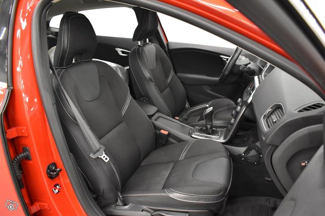 Volvo V40 15