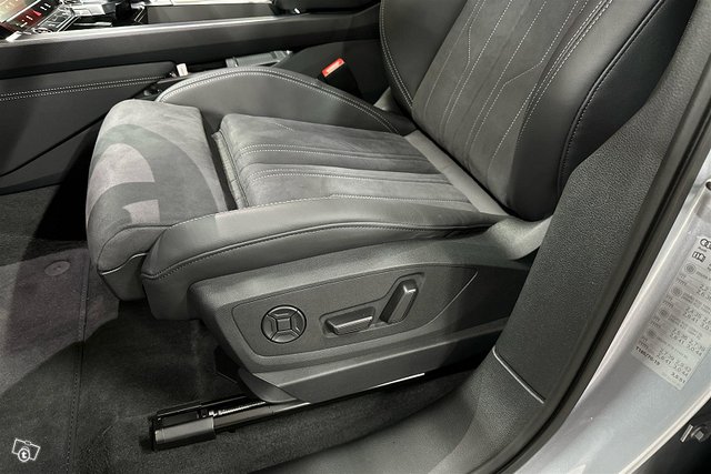Audi Q8 E-tron 21