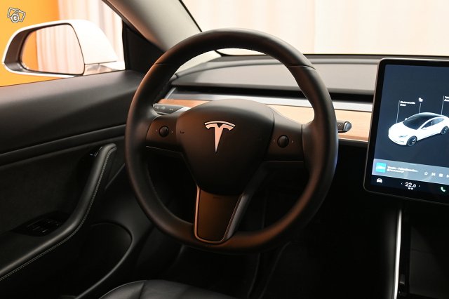 Tesla Model 3 16
