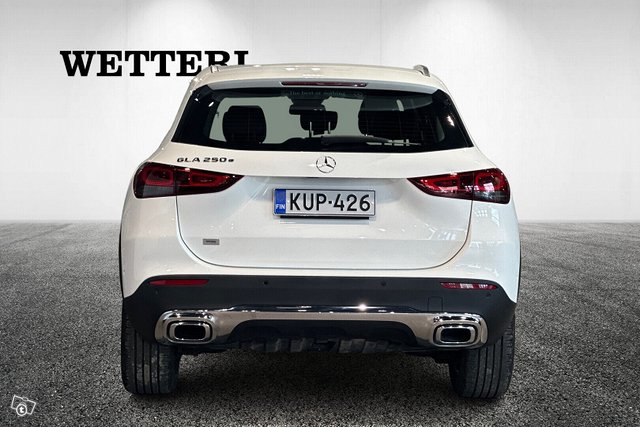 Mercedes-Benz GLA 6