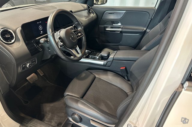 Mercedes-Benz GLA 8