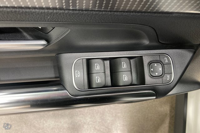 Mercedes-Benz GLA 9