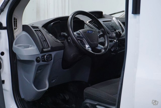 Ford Transit 8