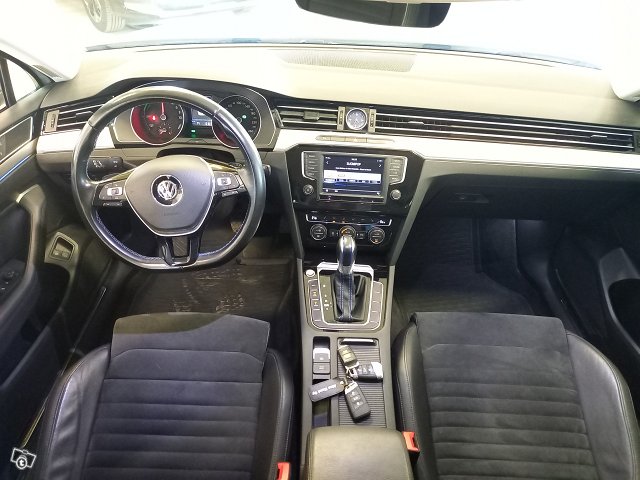 VOLKSWAGEN PASSAT 5