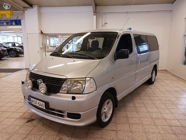 TOYOTA HIACE