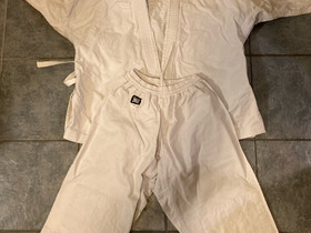 Kwon jujutsu-puku 160cm, Kamppailulajit, Urheilu ja ulkoilu, Hämeenlinna, Tori.fi Kwon jujutsu-puku 160cm, Kamppailulajit, Urheilu ja ulkoilu, Hämeenlinna, Tori.fi