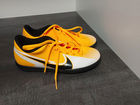Nike 32 sisäpelikenkä, Lastenvaatteet ja kengät, Kauhajoki, Tori.fi Nike 32 sisäpelikenkä, Lastenvaatteet ja kengät, Kauhajoki, Tori.fi