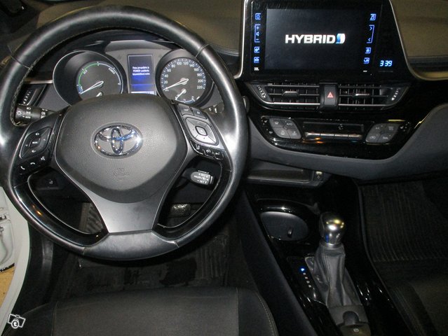 Toyota C-HR 7
