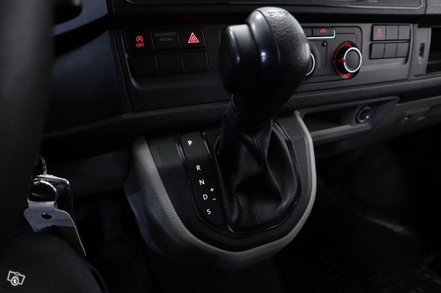 VOLKSWAGEN TRANSPORTER 16