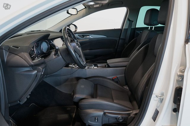 Opel Insignia 9