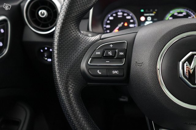 MG ZS 18